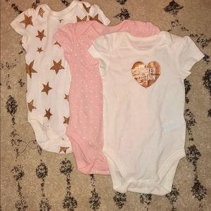 The children’s place 6-9 month pack of 3 onesies